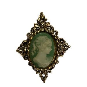 Cameo signed Gerry’s Green & White Gold tone. Excellent condition, circa 1970’s